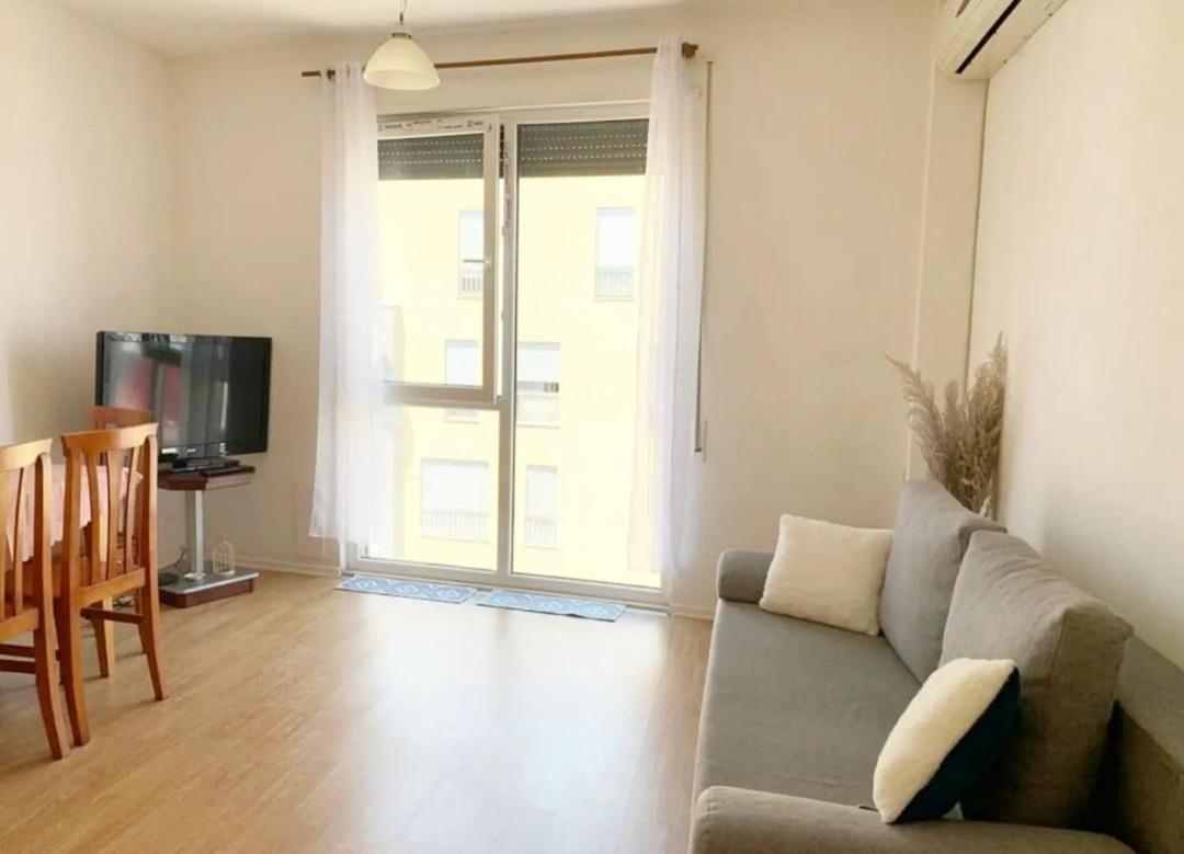 Beautiful And Lovely Apartamento Tirana
